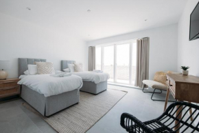 NEW Luxury Coastal Apartment with vast sea views